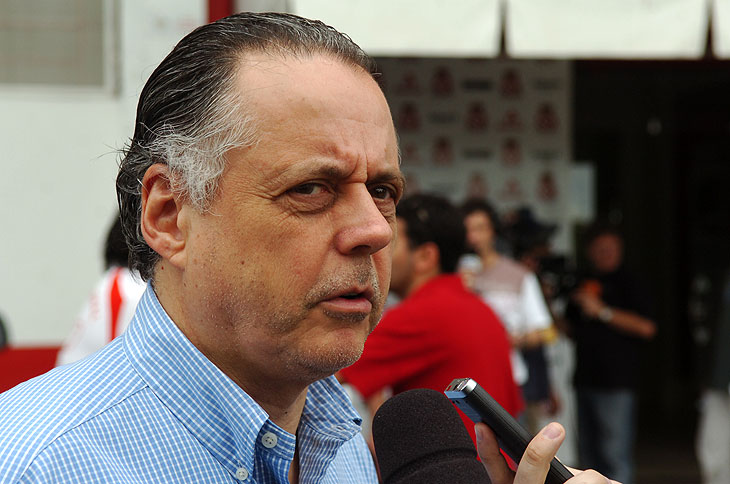 "A equipe toda jogou bem", afirma Fernando Carvalho, sobre a goleada diante do Fortaleza